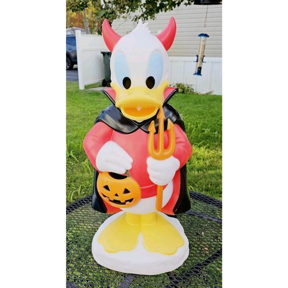 24” Tall DISNEY DONALD DUCK IN DEVIL SUIT BLOW MOLD HALLOWEEN LIGHTED DECOR - Picture 2 of 5